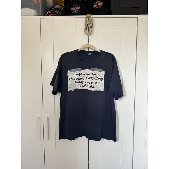 Tshirts Gildan Those who think they know everything annoys those of us who do XL - Picture 1 of 6